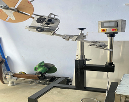 Round Bottle Sticker Labeling Machine